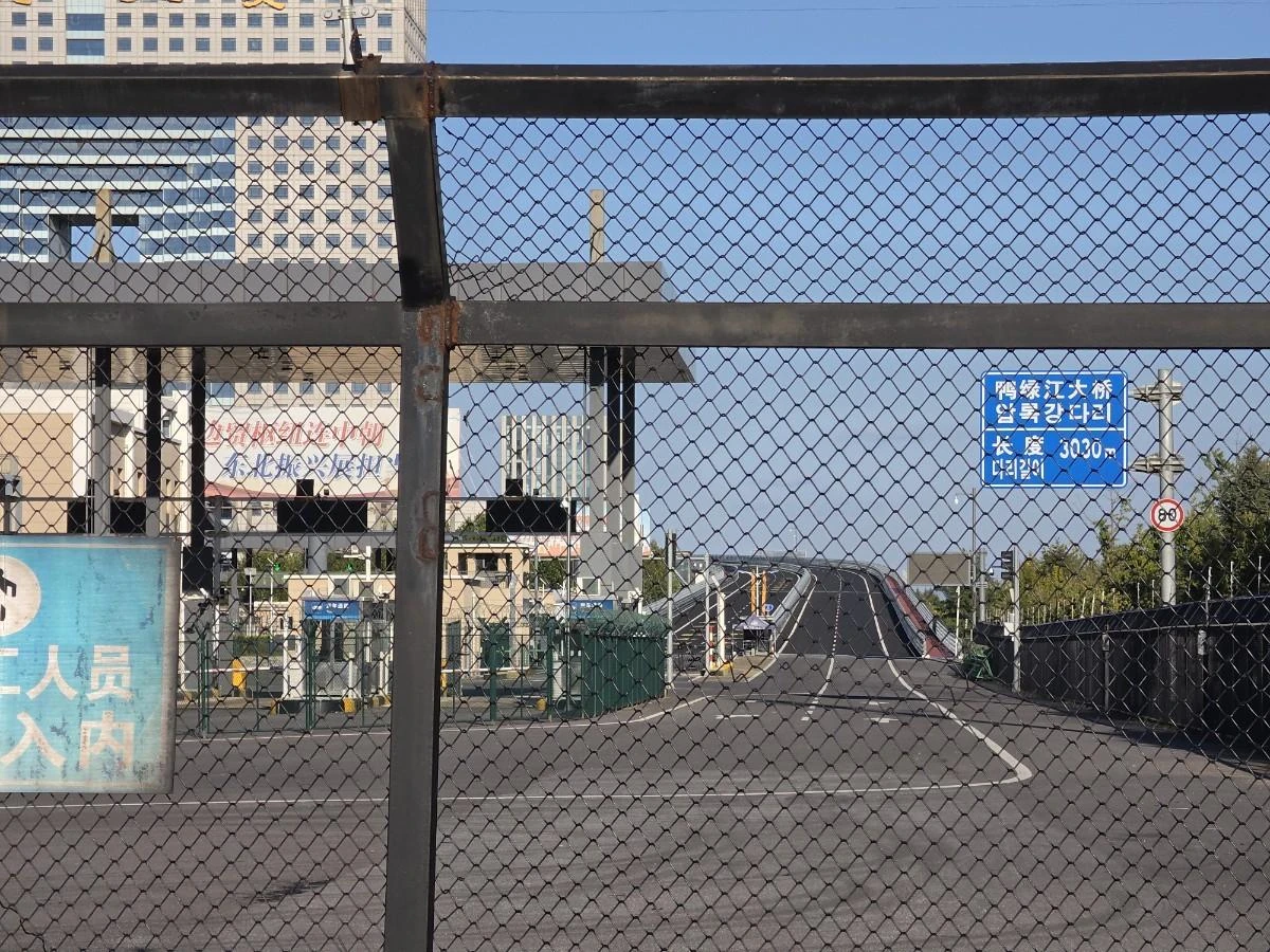 L'ingresso del Nuovo ponte sul fiume Yalu dal lato cinese