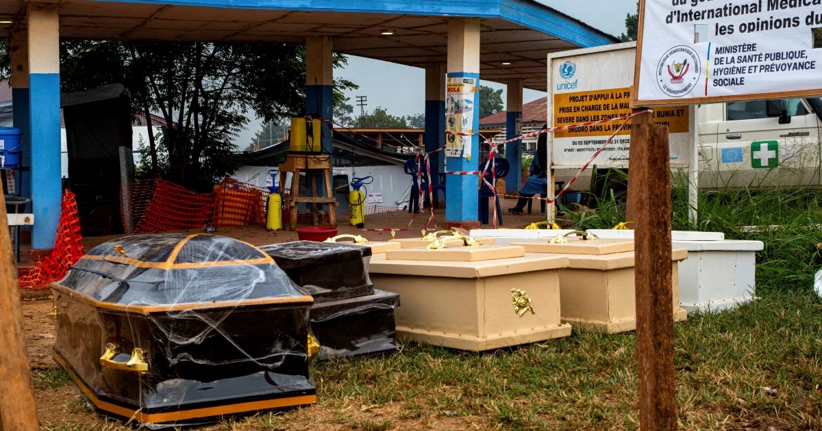 Bare allineate fuori dall'ospedale generale di Rwampara, in Congo