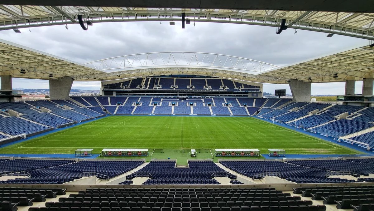 Stadio di calcio vuoto