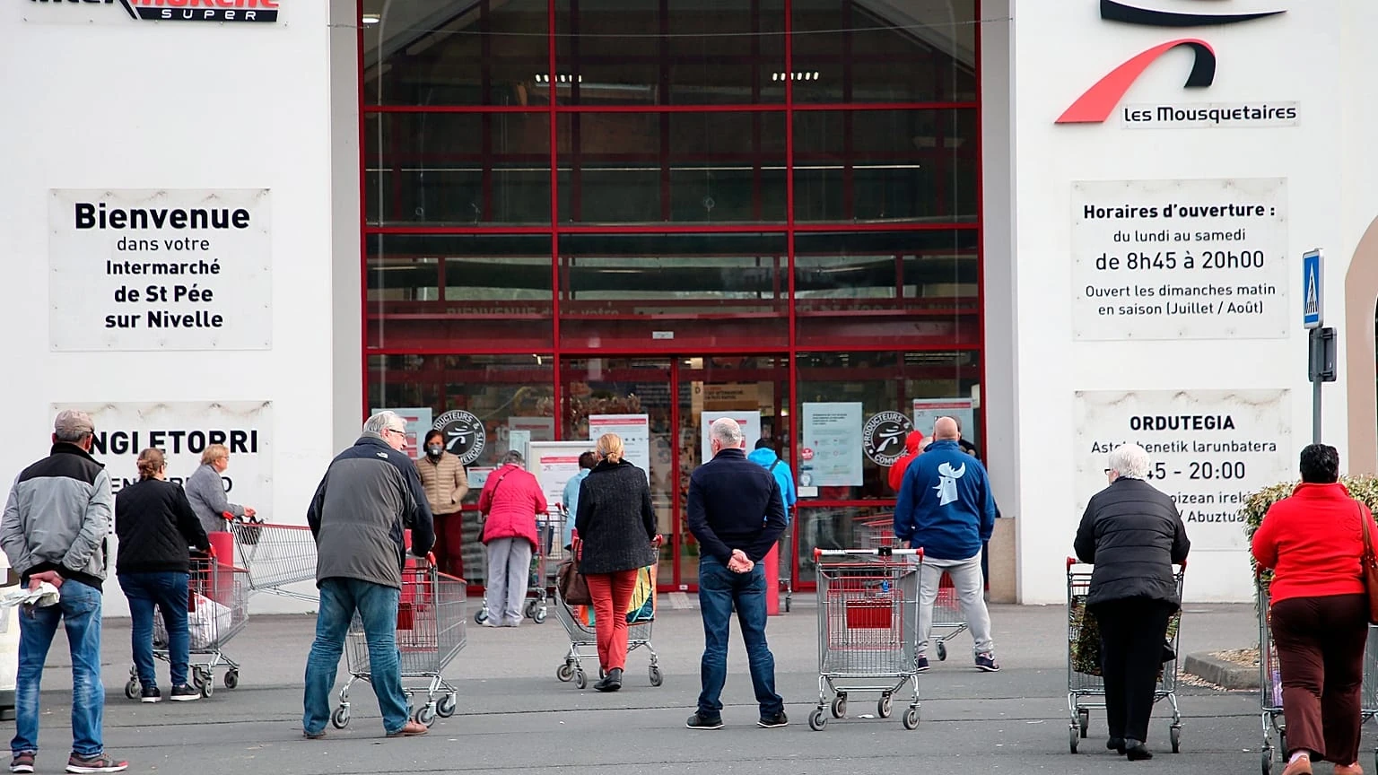 L'esterno di un supermercato Intermarché nel sud-ovest della Francia