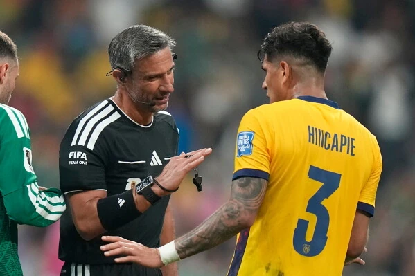 José Canale segna il rigore decisivo per il Paraguay