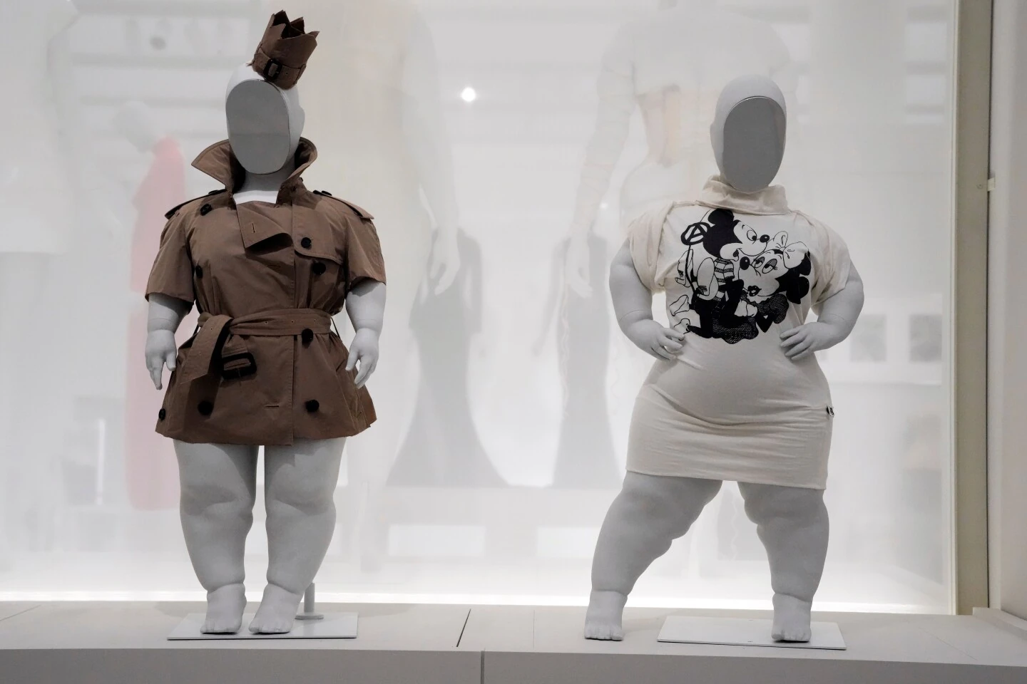 Manichini nella sezione Disabled Body della mostra Costume Art
