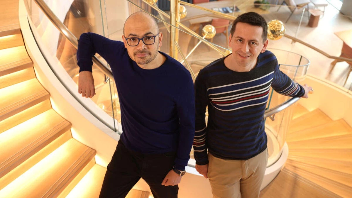 Demis Hassabis e John Jumper negli uffici di Google DeepMind