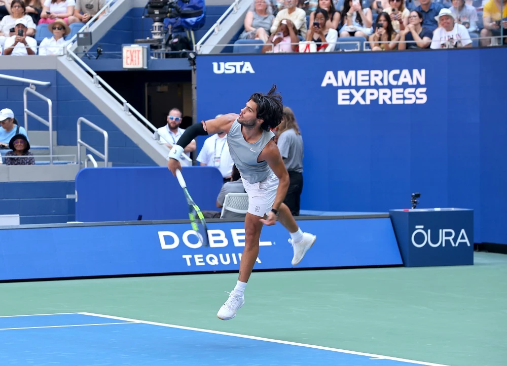Carlos Alcaraz si allena ad Arthur Ashe Stadium prima degli US Open 2026