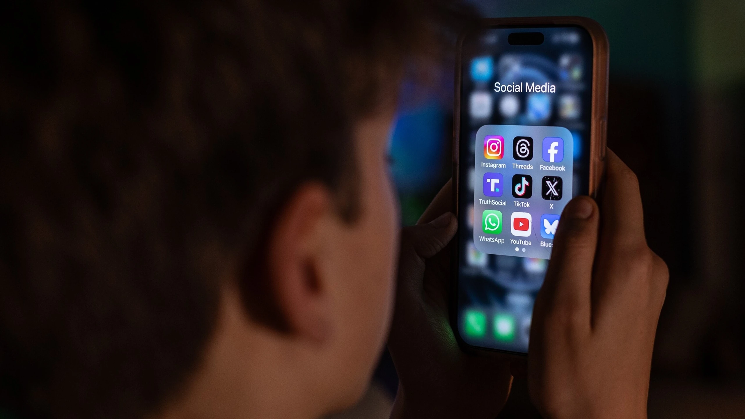 Utenti sui social condividono foto e ricordi del 2016