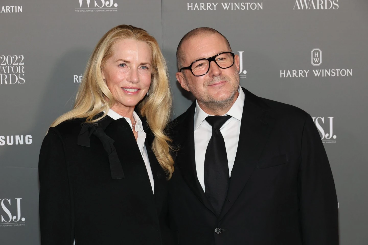 Jony Ive accanto a Laurene Powell Jobs